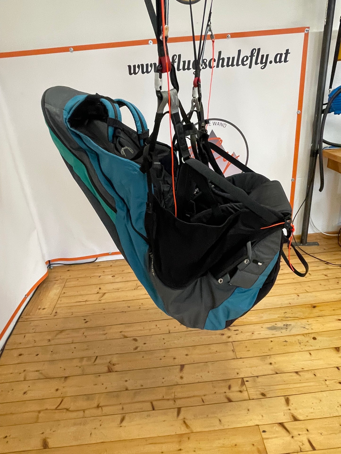 Advance AXESS 4, Gr. L (7114)