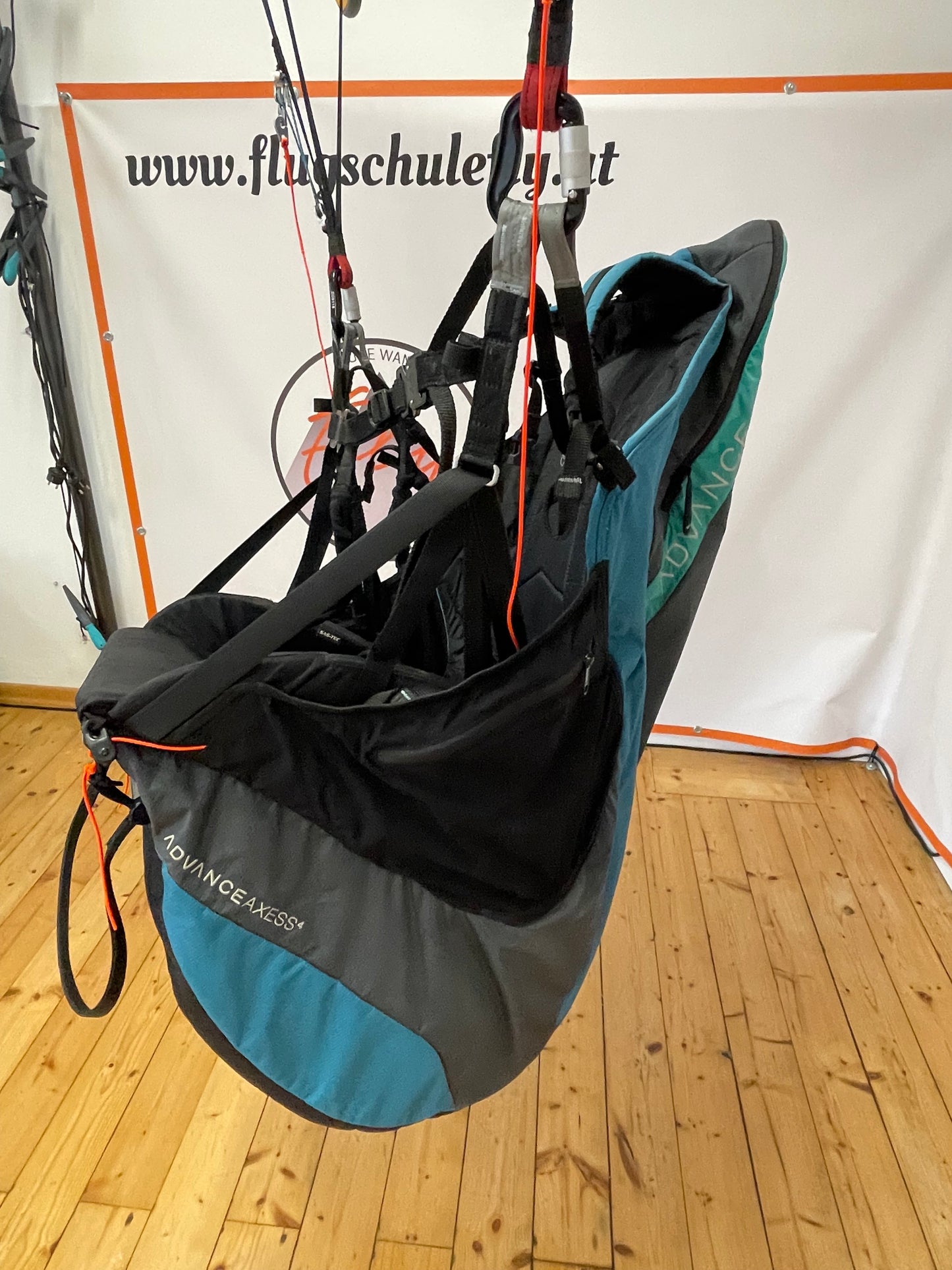 Advance AXESS 4, Gr. L (7114)